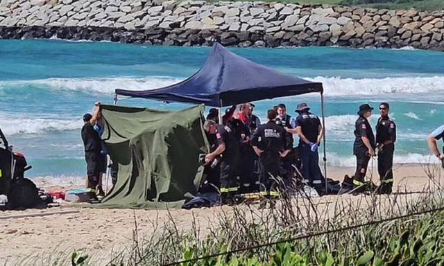 Một cặp đôi tử vong thương tâm khi đang tắm biển