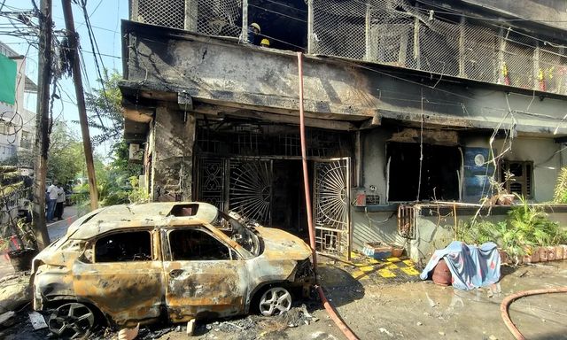 Ô tô điện bốc cháy khi đang sạc, 8 người một nhà mắc kẹt trong đám cháy tử vong ở Ấn Độ