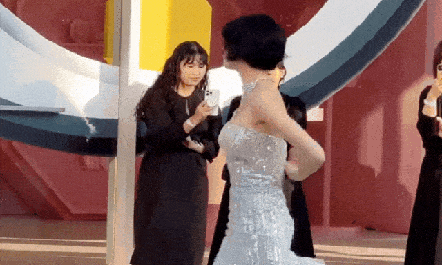 Trần đời chưa thấy diễn viên đóng thế nào đẹp hơn cả minh tinh hạng A thế này, uổng phí nhan sắc xứng tầm báu vật