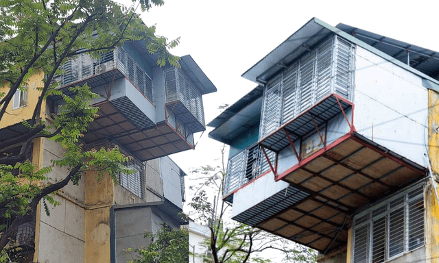 Tận thấy căn nhà “tổ chim” treo lơ lửng bên hông khu tập thể cũ tại Hà Nội: 