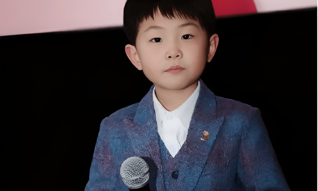 “Thần đồng nhí” 3 tuổi lên sóng truyền hình Trung ương, kiếm hàng triệu nhân dân tệ mỗi năm, nhưng tuổi thơ đánh đổi bằng sự lạc lối