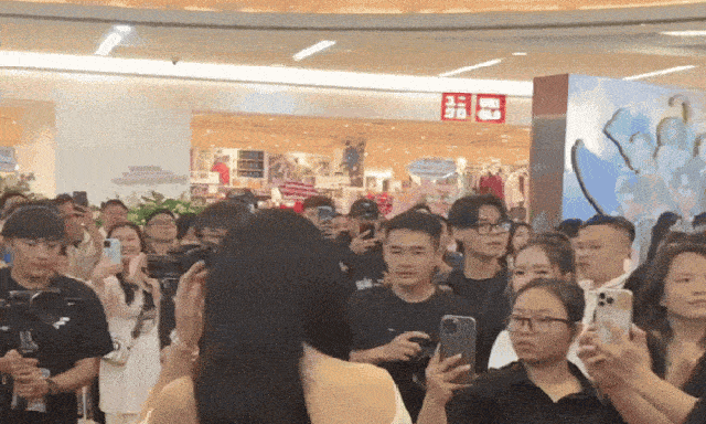 Mỹ nhân Việt duy nhất giữ kỷ lục 4 năm liên tiếp có phim trăm tỷ: Nhan sắc, tiền tài, diễn xuất đều có đủ!