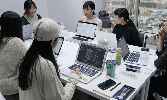 3 ngày đồng nghiệp vay tiền 1 lần, mỗi lần 300-400 ngàn, tôi nhất quyết từ chối: Thà vay tiền triệu không nói, đằng này…