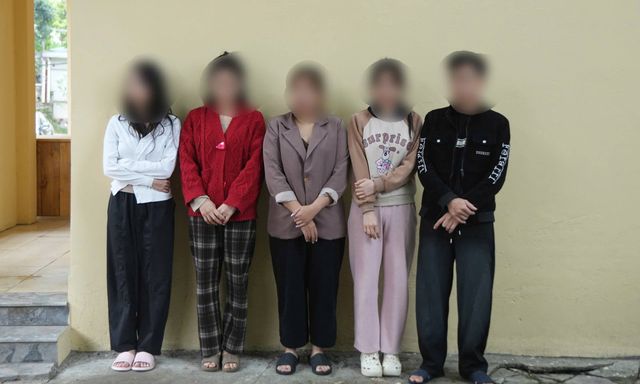 Triệt phá nhóm livestream khiêu dâm, kích dục: Nhiều cô gái chia ca kiếm tiền khủng, mỗi buổi thu hút 30.000 người xem