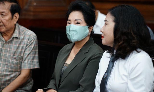 Những hình ảnh đầu tiên của Cựu CEO Quốc Cường Gia Lai Nguyễn Thị Như Loan tại phiên toà sáng nay