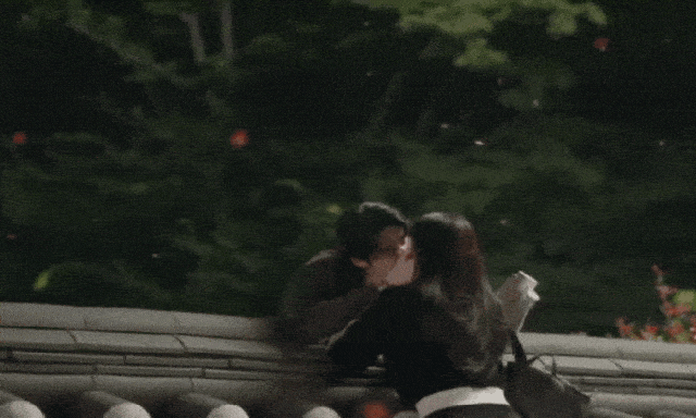 Phim của IU đã quá Pepsi ơi: Cặp chính vừa chạm môi là cõi mạng bùng nổ, rating cứ phải gọi là đỉnh nóc