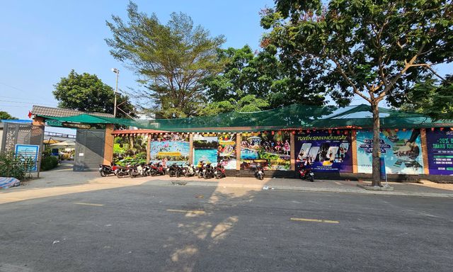 Bé trai 6 tuổi đuối nước tử vong tại hồ bơi ở TP.HCM