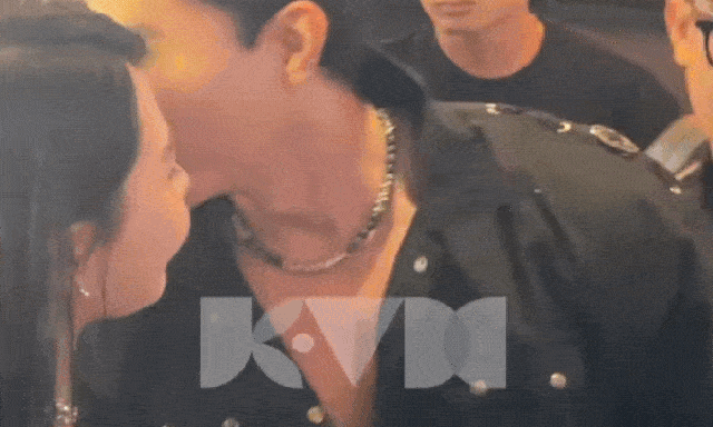 Phát hiện cặp sao Việt còn nợ cả nước một đám cưới ôm nhau cứng ngắc ở sự kiện: Đẹp đôi quá trời quá đất