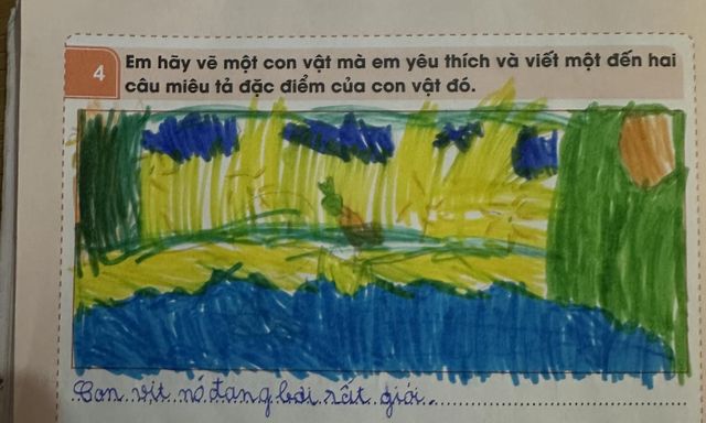 Học sinh lớp 1 vẽ tranh chưa đẹp bị mẹ chê 