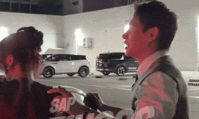 Tóm dính cặp đôi mới Vbiz: Công khai ôm eo sát rạt, còn ngồi chung một xe ra về