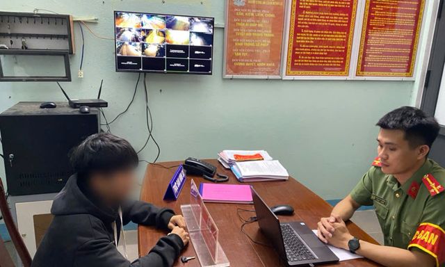 Thấy cháu trai liên tục chuyển 2.500.000 đồng cho người tên 