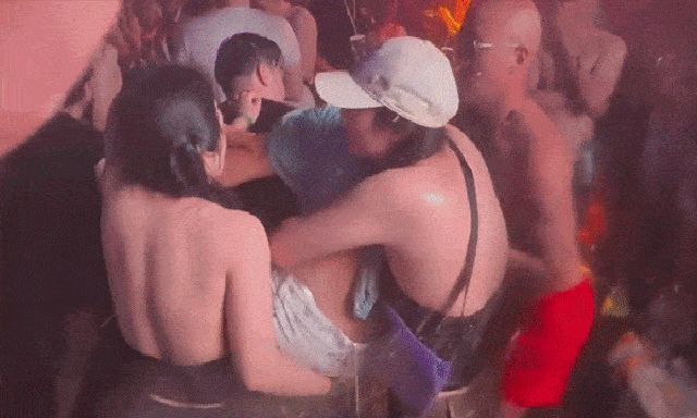 Nam ca sĩ cứu sống cô gái tại lễ hội té nước