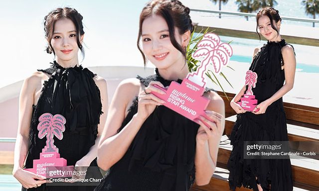 Vạn vật chào thua trước nhan sắc tựa 