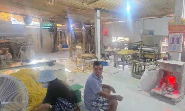 Triệt phá cơ sở sản xuất mì tươi do cặp vợ chồng cầm đầu 