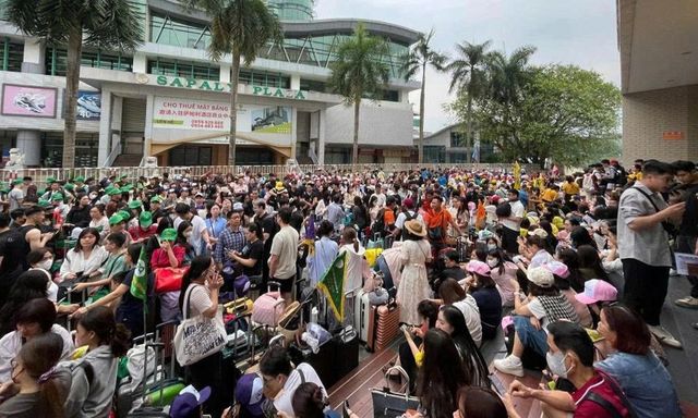 Cả Việt Nam rủ nhau đi Trung Quốc: Cửa khẩu đón nửa triệu khách, áp đảo 40% thị phần tour quốc tế