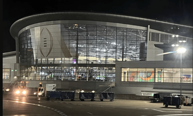 Người phụ nữ rơi từ độ cao hơn 15m, tử vong tại sân bay