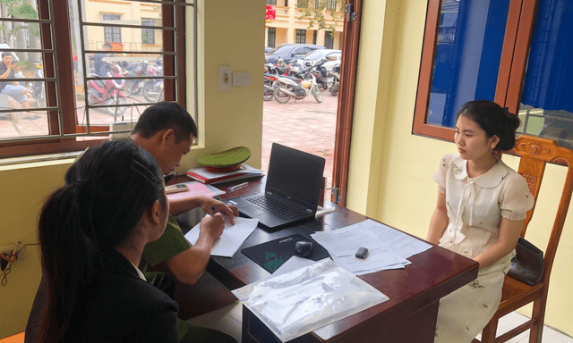 Người phụ nữ SN 1995 nhận 4 lần chuyển khoản gần 50 triệu đồng trong 8 tháng: Công an yêu cầu nữ kế toán SN 1991 lên làm việc