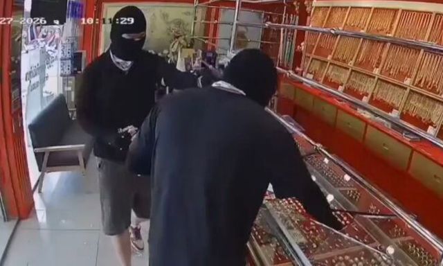 Hai du khách Trung Quốc cướp tiệm vàng tại Thái Lan trong 30 giây