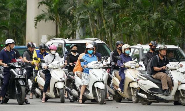 Rét Nàng Bân tràn về đúng ngày đi làm cuối cùng trước dịp nghỉ lễ 30/4 - 1/5