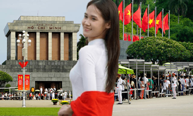 Dòng người xếp hàng dài trong nắng sớm, vào viếng Lăng Bác ngày 30/4