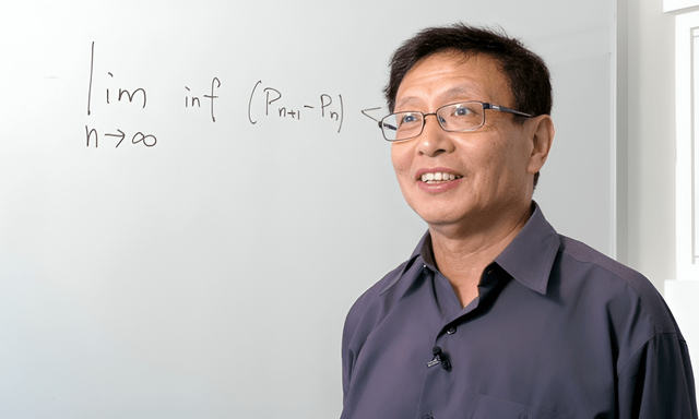 Tiến sĩ thất nghiệp, làm shipper 7 năm vươn lên thành nhà Toán học nổi tiếng thế giới ở tuổi 55 