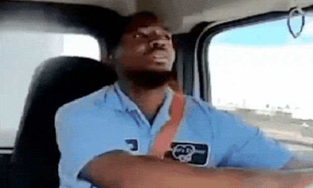Máy bay lao thẳng vào xe tải trên cao tốc, cảnh tượng ám ảnh của tài xế bên trong chiếc xe được ghi lại