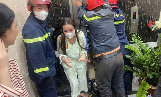 Giải cứu 2 cô gái mắc kẹt trong thang máy nhà trọ lúc 2 giờ sáng