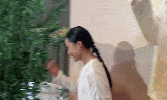 Hãy đưa cho mỹ nhân Việt này cây bút kẻ mắt, cô ấy sẽ nói cho bạn biết phản diện là như thế nào