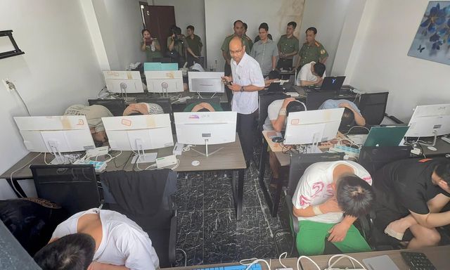 Bên trong “đại bản doanh” lừa đảo của 85 người nước ngoài tại TP.HCM: Thuê trọn khách sạn 315 triệu/tháng, lắp 400 máy tính