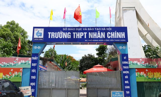 Trong lúc chờ trường mới hiện đại hàng trăm tỷ đồng, học sinh 2 trường THPT top đầu Hà Nội học ở đâu?
