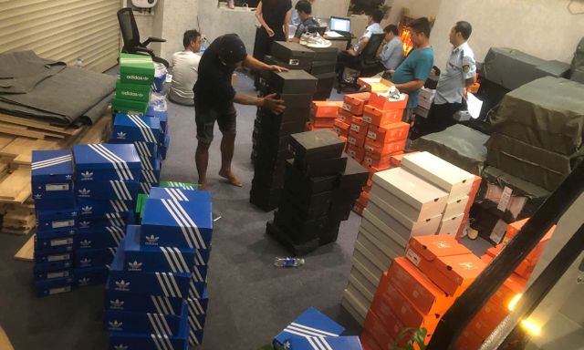 Ông chủ shop 
