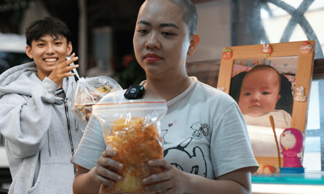 Mẹ mắc u não, con bị tăng động giảm chú ý: Quầy bánh tráng nhỏ giữa TP.HCM và hành trình sống khiến nhiều người bật khóc