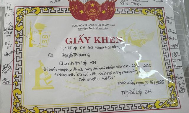 Tấm giấy khen đặc biệt khiến một cô giáo 