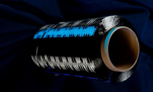 Mỏng hơn sợi tóc nhưng có thể kéo xe tải 10 tấn: Sợi carbon T1000 do Trung Quốc sản xuất đã được sản xuất hàng loạt 