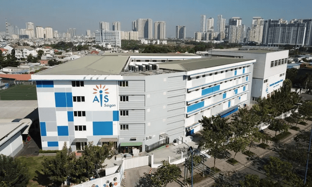  TP.HCM có 1 ngôi trường sở hữu 3 cơ sở hiện đại, sân bóng chuẩn FIFA và khu nội trú cao cấp, thu học phí gần 1 tỷ đồng/năm