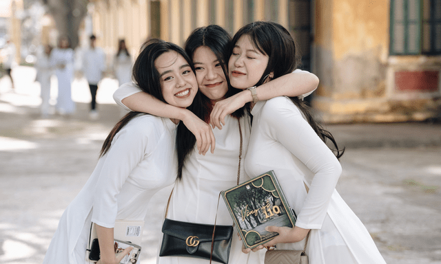 Bức thư gửi sĩ tử của cô hiệu trưởng trường Chu Văn An gây sốt với 