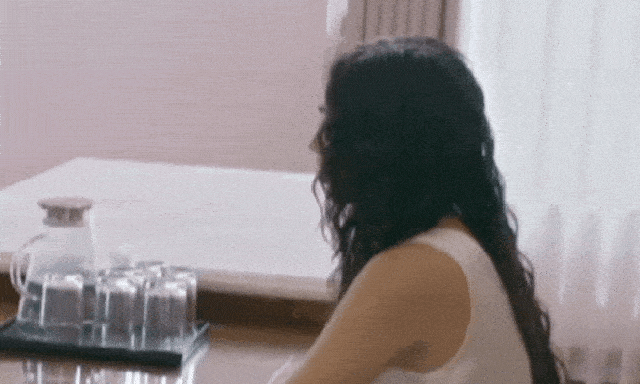 Quá khó để ghét Á hậu Việt “mặt búng ra bad girl”: Mặt sang dáng nuột, không một điểm trừ