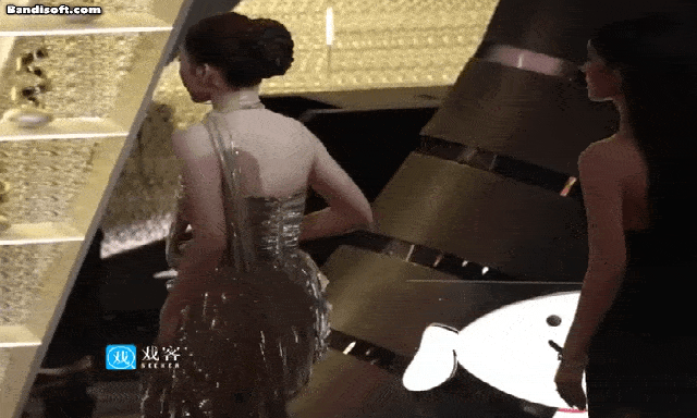 Ngắm mỹ nhân này mà chớp mắt cái nào là thiệt cái đó: Visual bén ngót, body bốc lửa, thêm vương miện là thành công chúa