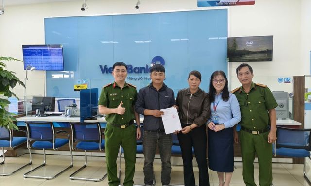 Chuyển khoản hơn 104,530 triệu đồng vào tài khoản VietinBank, một chủ hộ kinh doanh phải trình báo Công an
