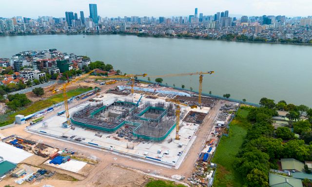 Toàn cảnh từ trên cao: Nhà hát Opera hơn 12.700 tỷ đồng bên Hồ Tây hiện ra sao sau 7 tháng khởi công?
