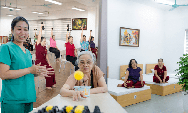 Người cao tuổi sáng được đưa đến, chiều trở về nhà: Bên trong cơ sở dưỡng lão bán trú công lập đầu tiên tại Hà Nội, phí dự kiến từ 5 - 5,5 triệu đồng/tháng