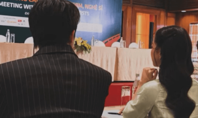 Bắt gặp cặp sao Việt còn nợ cả nước cái kết đẹp công khai tình tứ, ai nhìn cũng tấm tắc “đây chính là hoà bình”