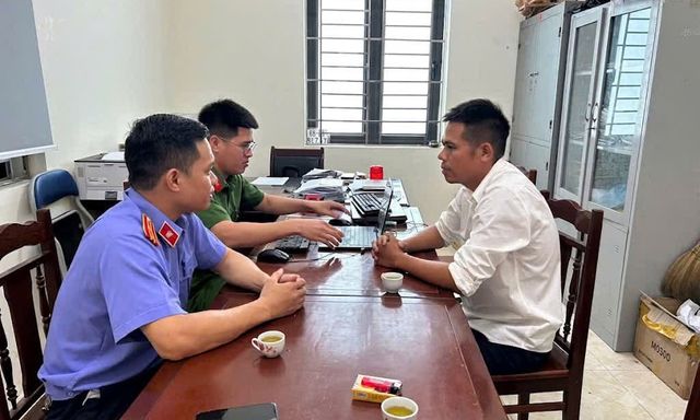 Liên tục ném gà chết, trứng hỏng, pháo hoa vào nhà bố vợ cũ khiến cả làng bất an: Trần Văn Tuấn SN 1991 bị khởi tố