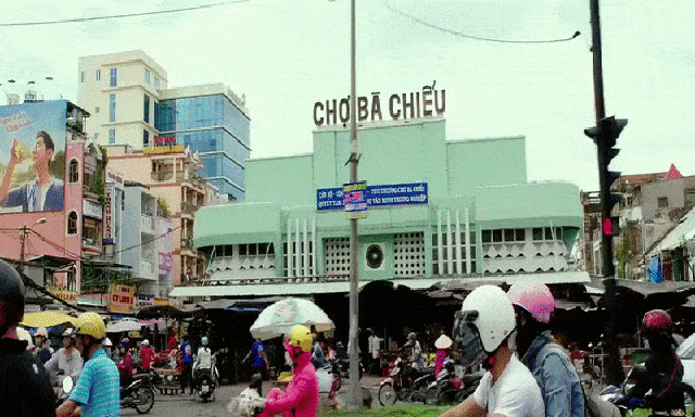 Viral clip 3 mỹ nhân hạng A Hoa ngữ ngồi ăn ở vỉa hè Sài Gòn, còn tuyên bố 