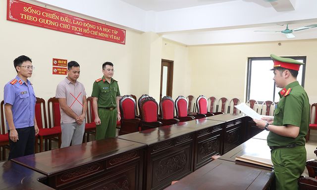  Khởi tố, cấm đi khỏi nơi cư trú với Nguyễn Mạnh Cường SN 1987
