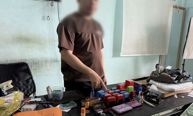 Kiểm tra tiệm photocopy, công an thu giữ 18 con dấu: Lời khai của chủ tiệm SN 1994 gây chú ý