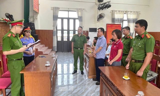 Khởi tố, thi hành lệnh khám xét chỗ ở của Chủ tịch, Kế toán, Thủ quỹ xã