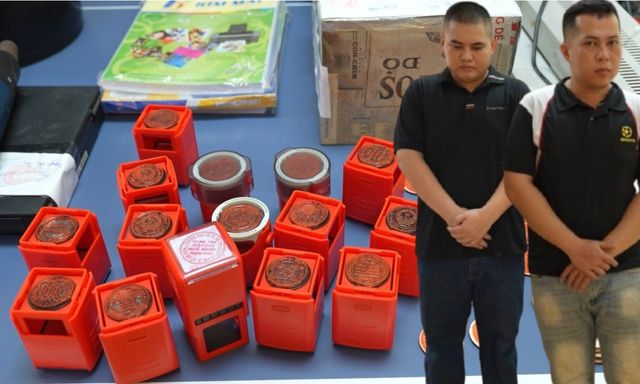 Khám xét nơi ở của Nguyễn Hữu Chí và Trần Lâm Thanh Phong, Công an phát hiện cả kho 