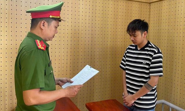Điều tra giao dịch chuyển khoản 28 triệu đồng rạng sáng 10/7: Khởi tố Trần Đình Hoàng và Bùi Công Dũng