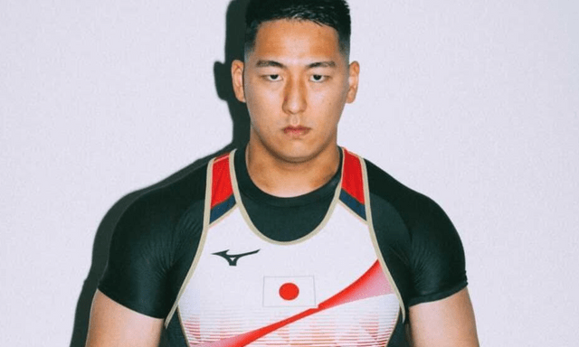 Cựu VĐV cử tạ Olympic Nhật Bản bị bắt vì trộm trứng ở cửa hàng tiện lợi, xô nhân viên ngã gãy xương